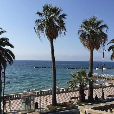 Petit Avec Classe Sanremo Exterior foto